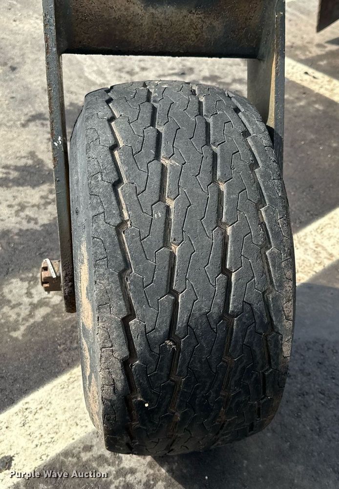 image for item DQ7369 Great-Errr skid steer grader