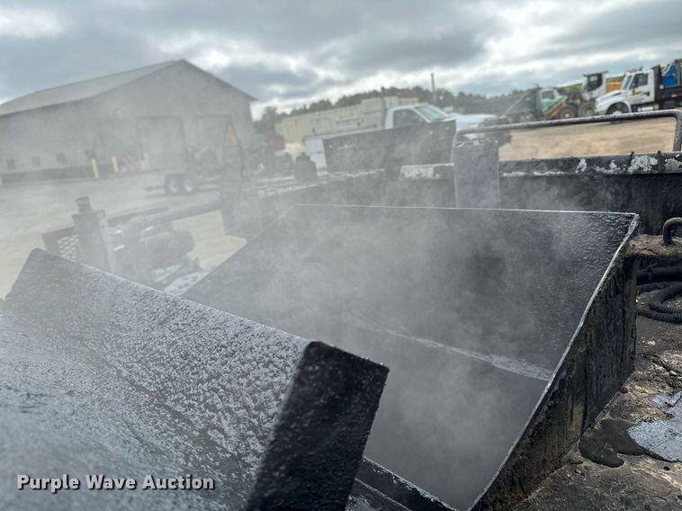 image for item DQ7370 2000 Cimline 275 melter applicator