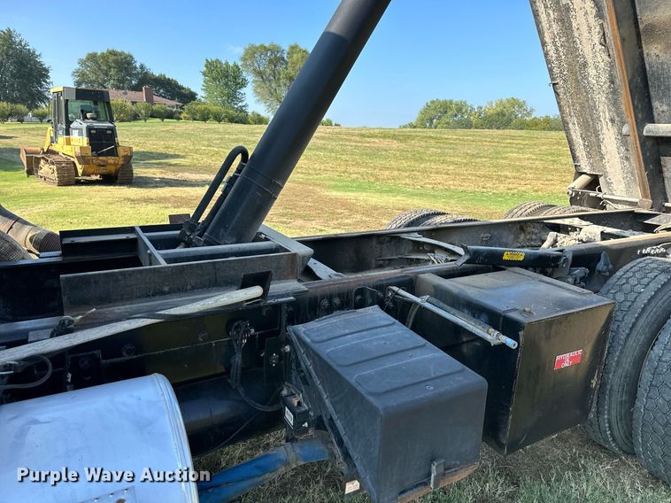 image for item DS2294 2008 Sterling LT9500  dump truck