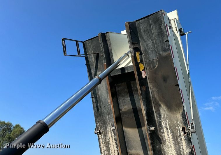 image for item DS2294 2008 Sterling LT9500  dump truck