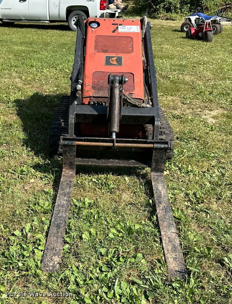 image for item DS2306 2004 Ditch Witch SK500  compact utility loader