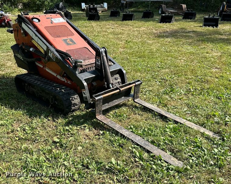image for item DS2306 2004 Ditch Witch SK500  compact utility loader