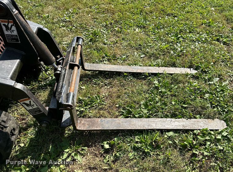 image for item DS2306 2004 Ditch Witch SK500  compact utility loader