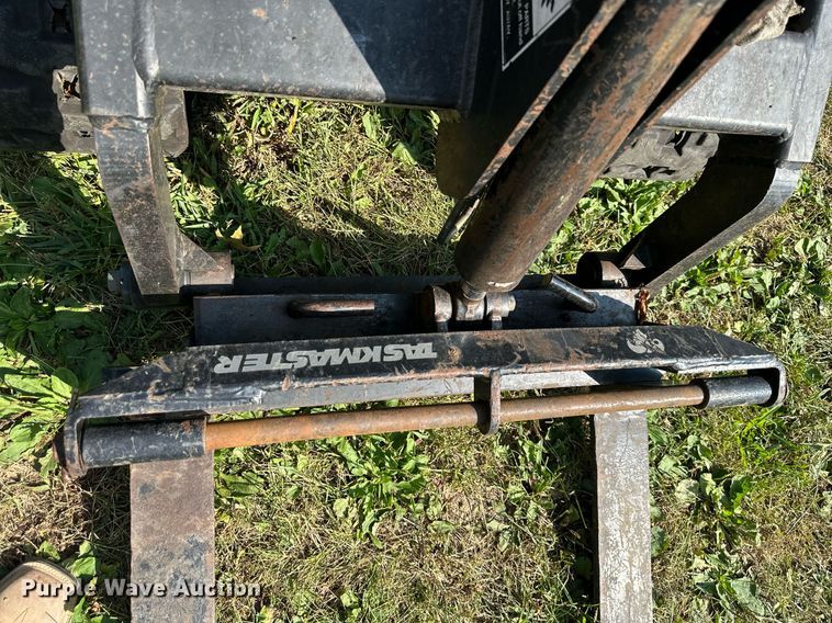 image for item DS2306 2004 Ditch Witch SK500  compact utility loader