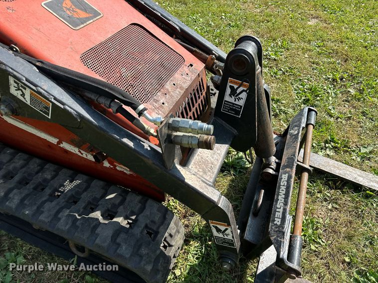 image for item DS2306 2004 Ditch Witch SK500  compact utility loader