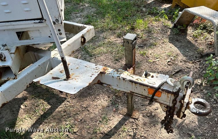 image for item DS2310 2015 Bandit 200UC  wood chipper