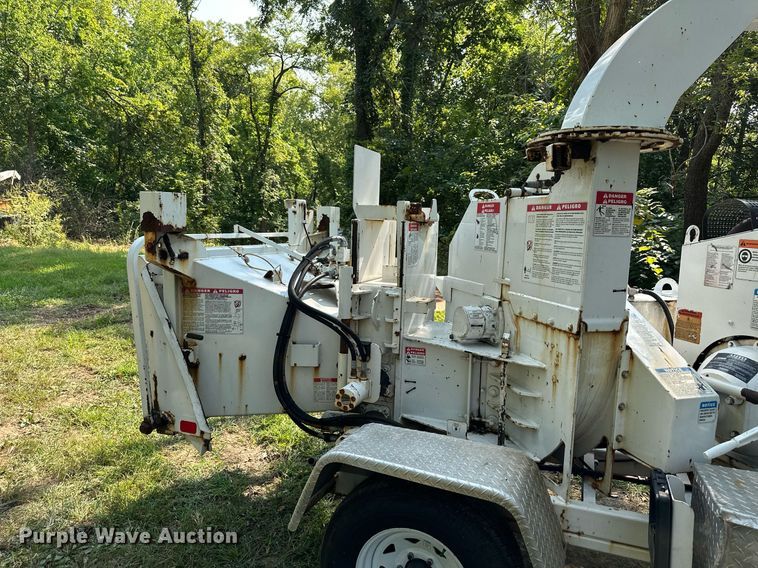 image for item DS2310 2015 Bandit 200UC  wood chipper