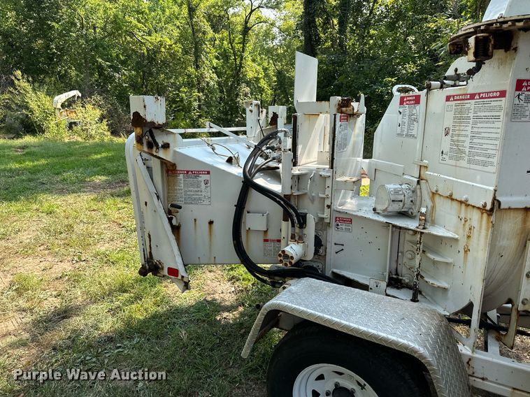 image for item DS2310 2015 Bandit 200UC  wood chipper