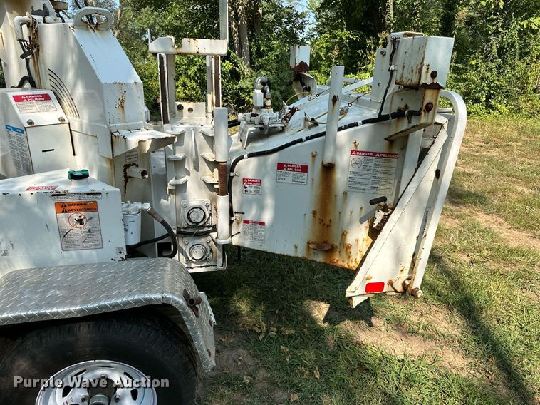 image for item DS2310 2015 Bandit 200UC  wood chipper