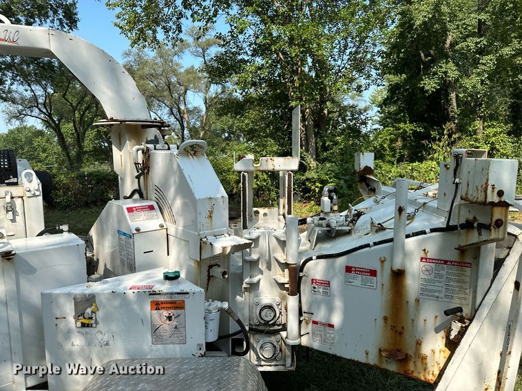 image for item DS2310 2015 Bandit 200UC  wood chipper