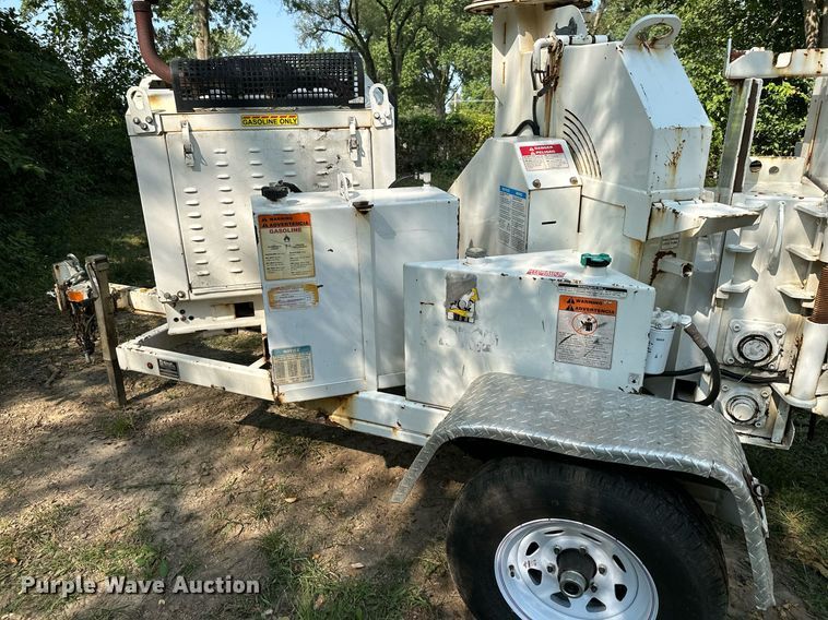 image for item DS2310 2015 Bandit 200UC  wood chipper