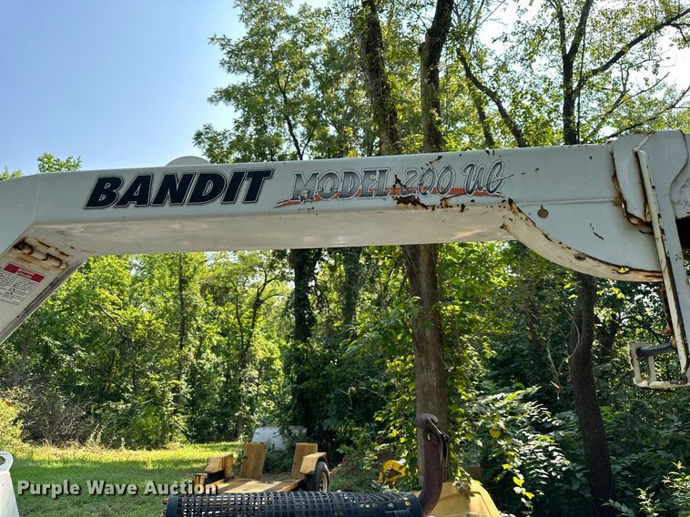 image for item DS2310 2015 Bandit 200UC  wood chipper