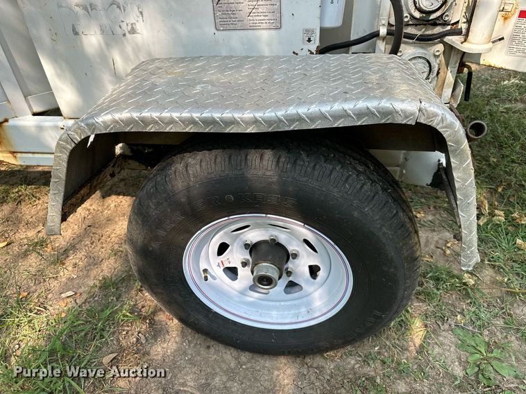 image for item DS2310 2015 Bandit 200UC  wood chipper