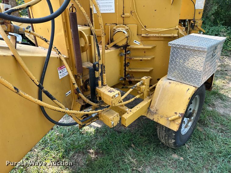 image for item DS2311 1999 Bandit 150  wood chipper