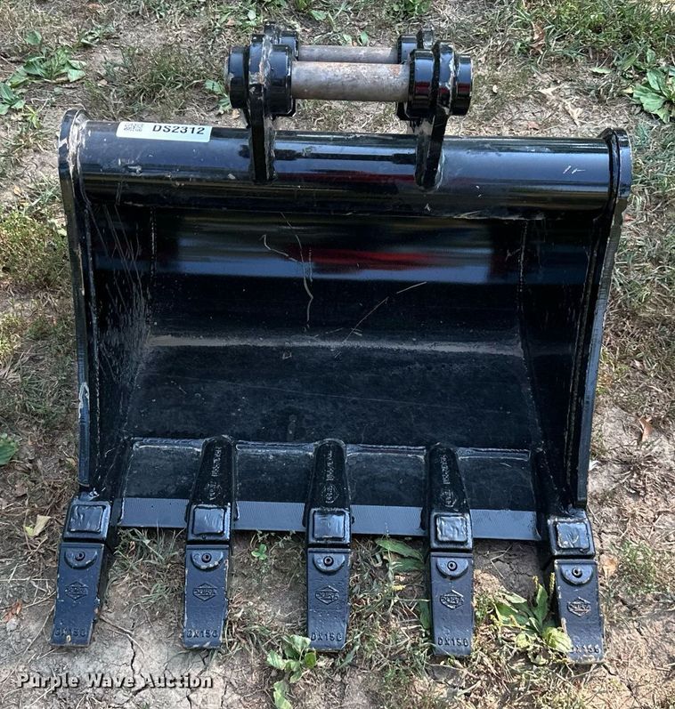 image for item DS2312 Kubota  excavator bucket