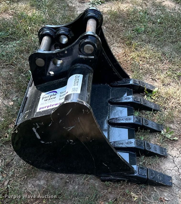 image for item DS2312 Kubota  excavator bucket