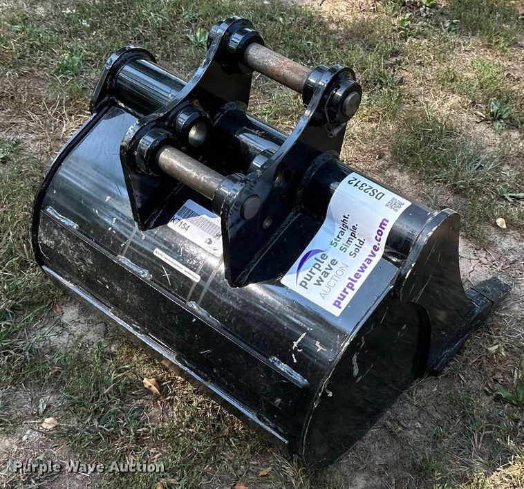 image for item DS2312 Kubota  excavator bucket