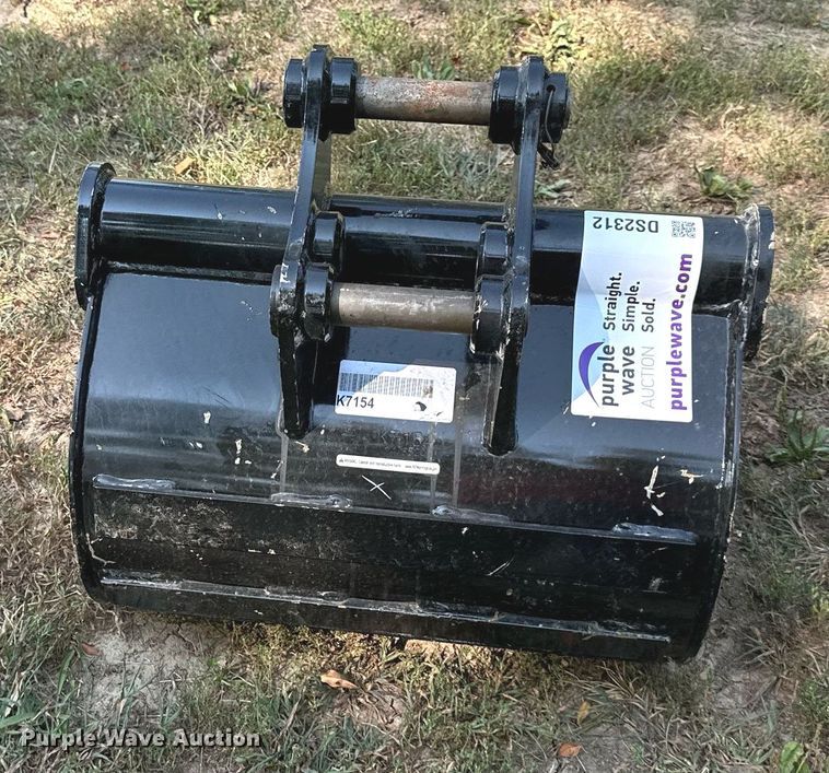 image for item DS2312 Kubota  excavator bucket