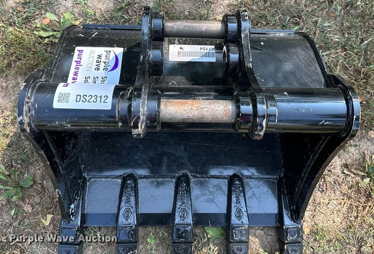 image for item DS2312 Kubota  excavator bucket