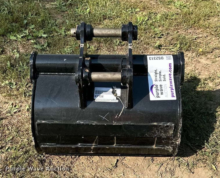 image for item DS2313 Kubota  excavator bucket