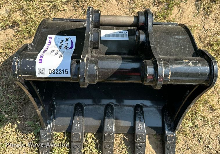 image for item DS2315 Kubota  excavator bucket