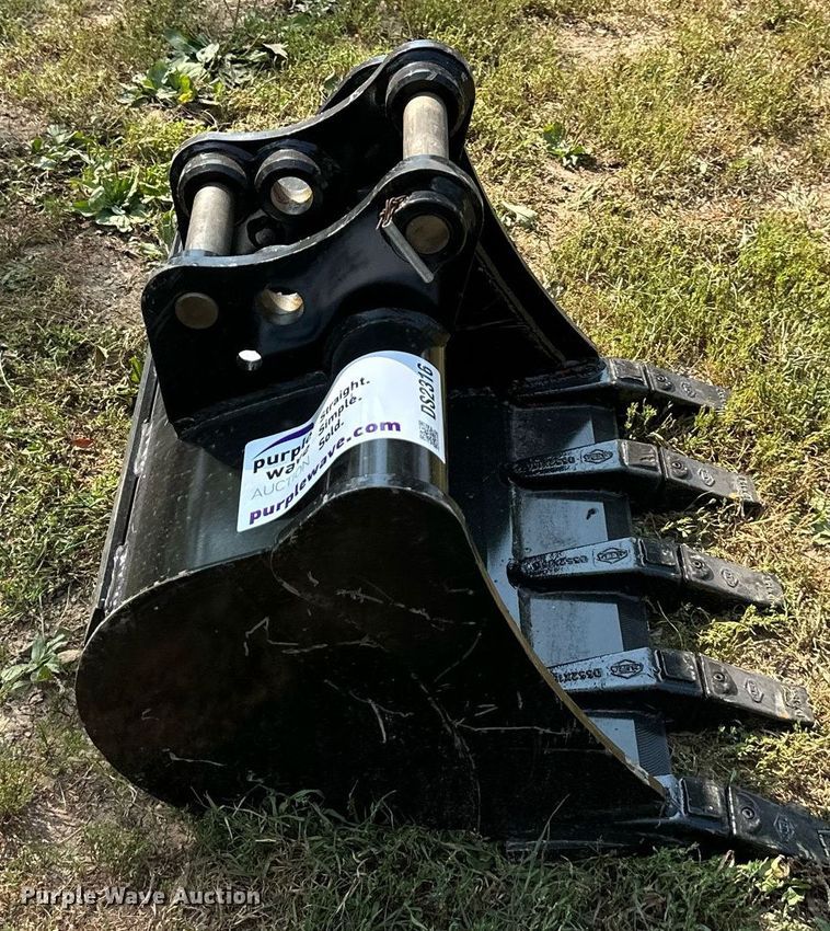 image for item DS2316 Kubota  excavator bucket