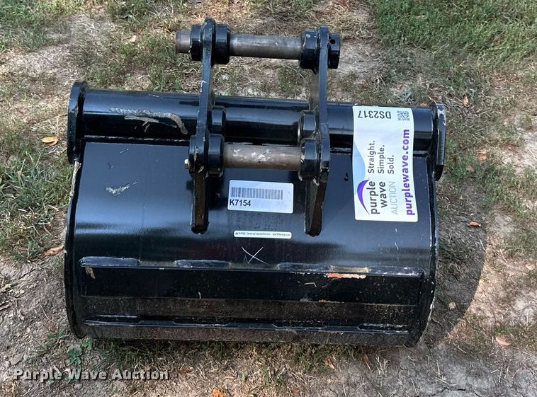 image for item DS2317 Kubota  excavator bucket