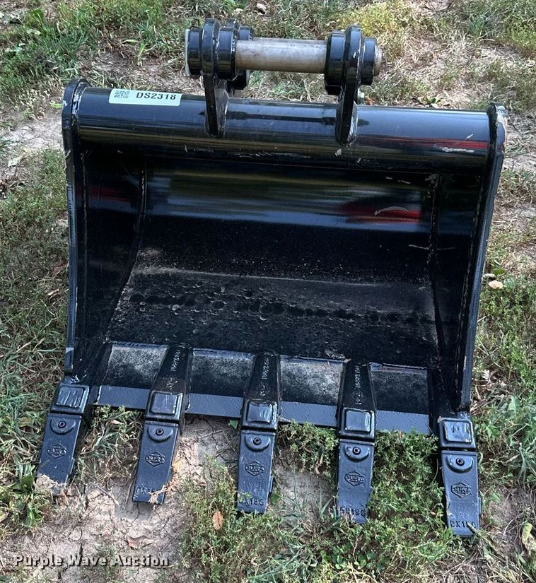 image for item DS2318 Kubota  excavator bucket