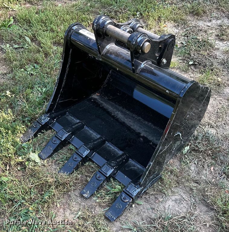 image for item DS2319 Kubota  excavator bucket