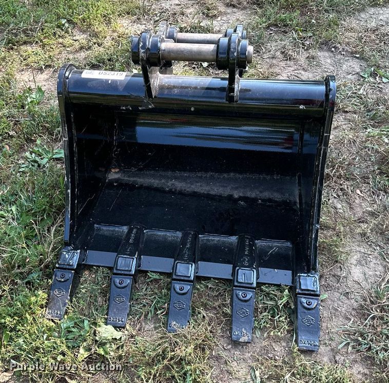 image for item DS2319 Kubota  excavator bucket