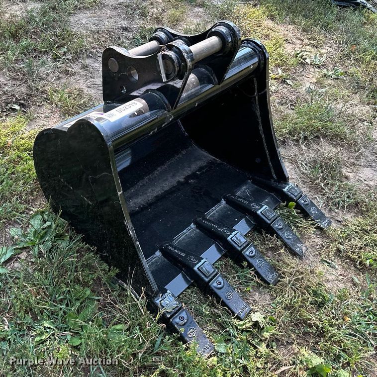 image for item DS2319 Kubota  excavator bucket