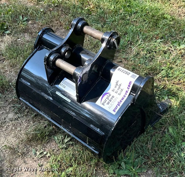 image for item DS2319 Kubota  excavator bucket