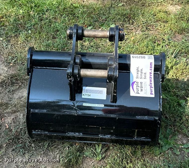 image for item DS2319 Kubota  excavator bucket