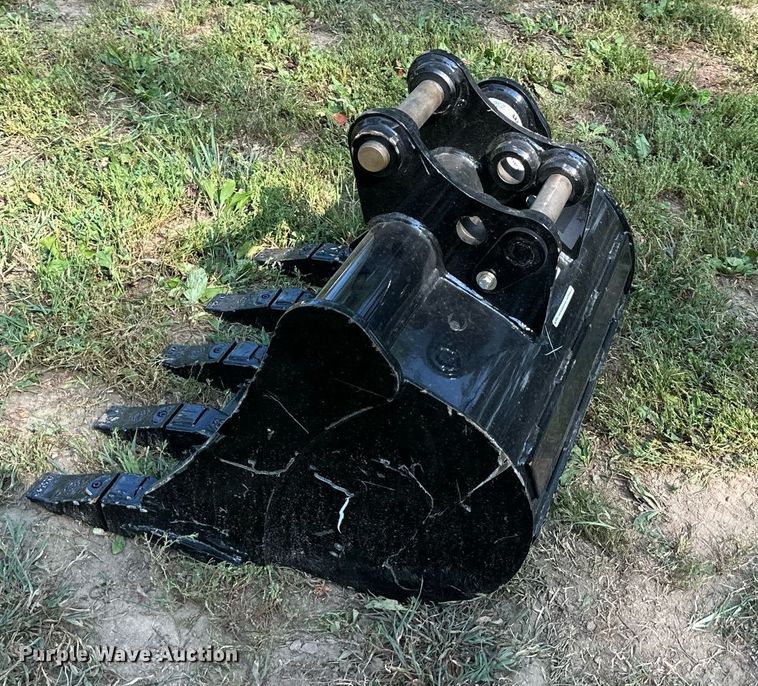image for item DS2319 Kubota  excavator bucket