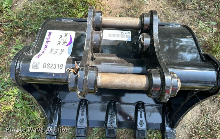 image for item DS2319 Kubota  excavator bucket