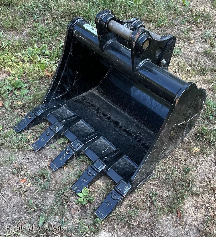 image for item DS2320 Kubota  excavator bucket