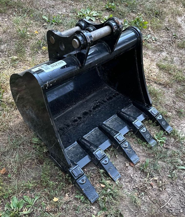 image for item DS2320 Kubota  excavator bucket