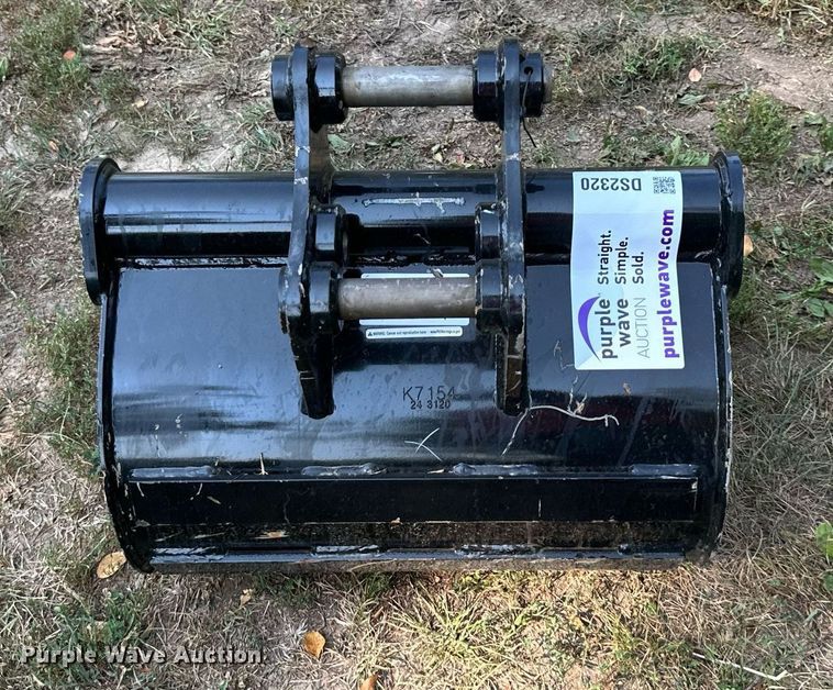 image for item DS2320 Kubota  excavator bucket