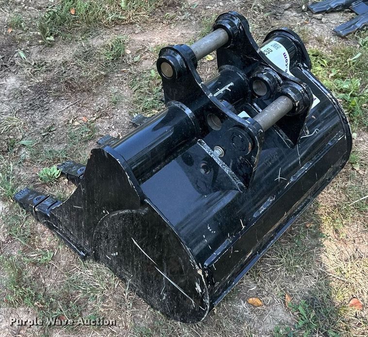 image for item DS2320 Kubota  excavator bucket