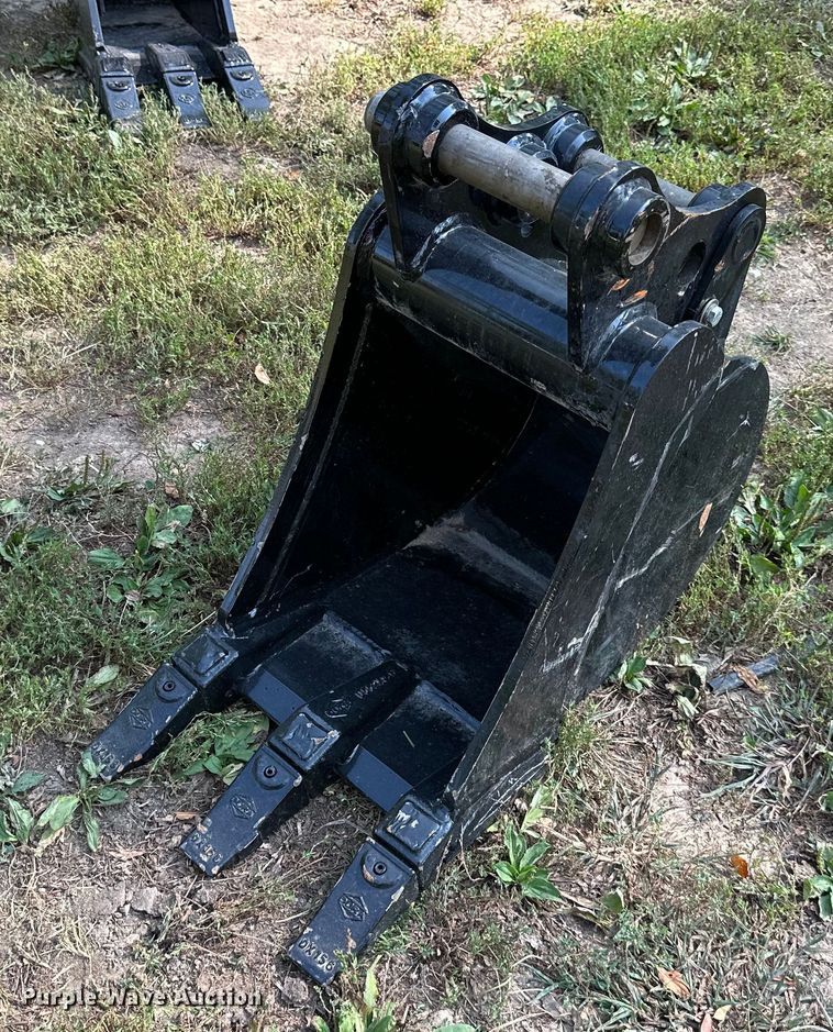 image for item DS2322 Kubota  excavator bucket