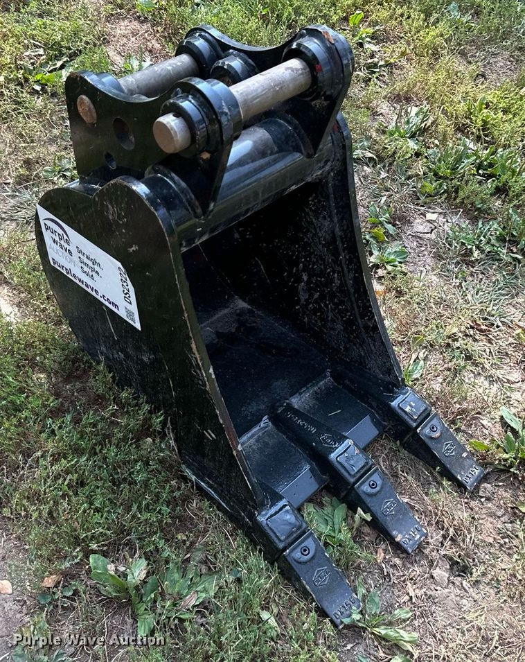 image for item DS2322 Kubota  excavator bucket