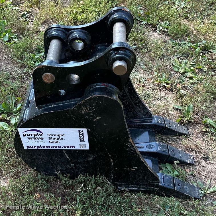 image for item DS2322 Kubota  excavator bucket
