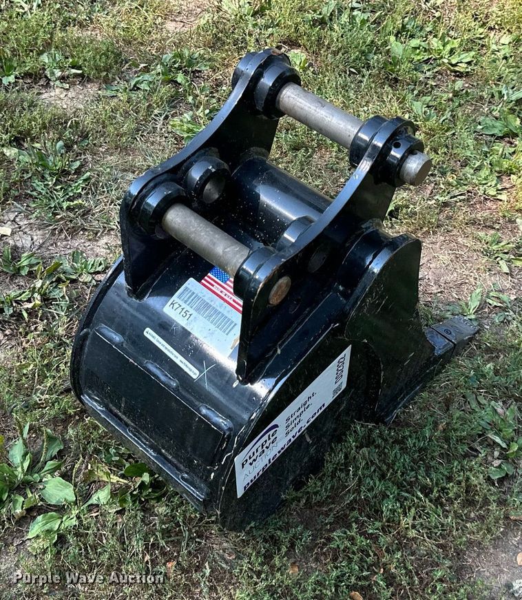 image for item DS2322 Kubota  excavator bucket