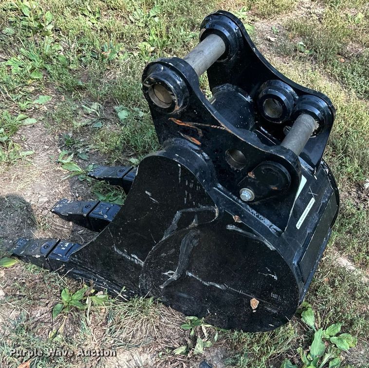 image for item DS2322 Kubota  excavator bucket