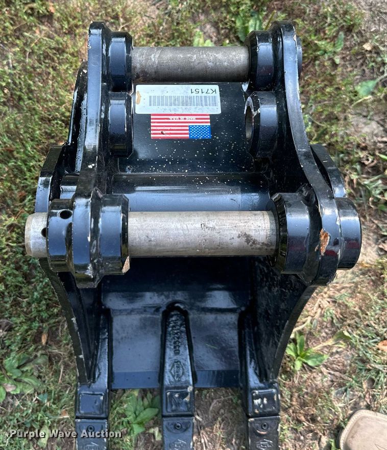 image for item DS2322 Kubota  excavator bucket