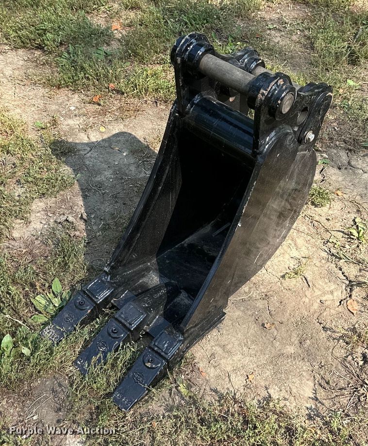 image for item DS2323 Kubota  excavator bucket