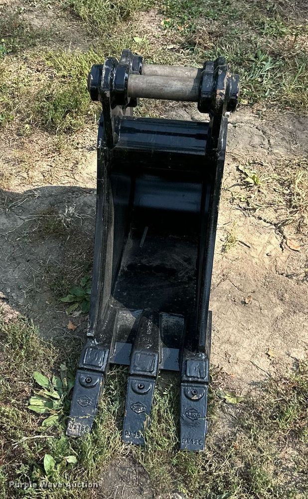 image for item DS2323 Kubota  excavator bucket
