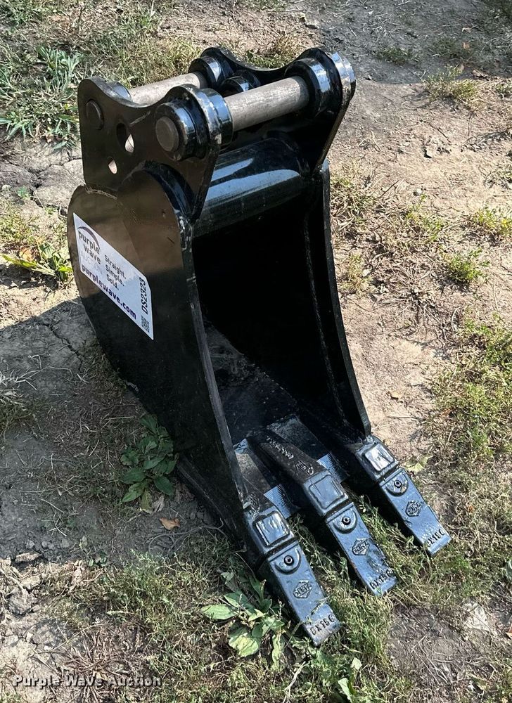 image for item DS2323 Kubota  excavator bucket