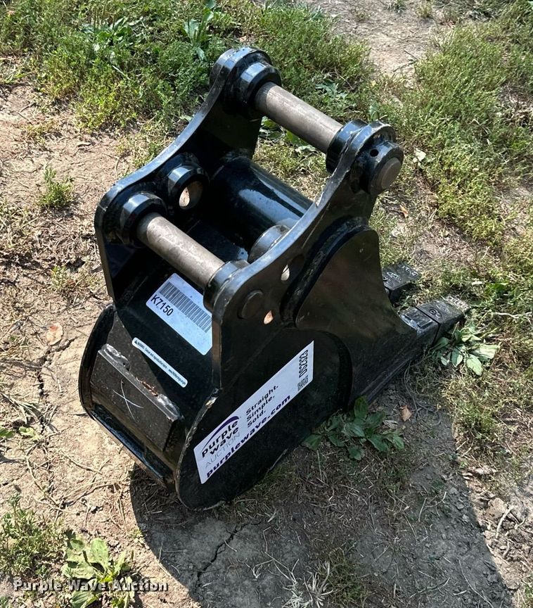 image for item DS2323 Kubota  excavator bucket