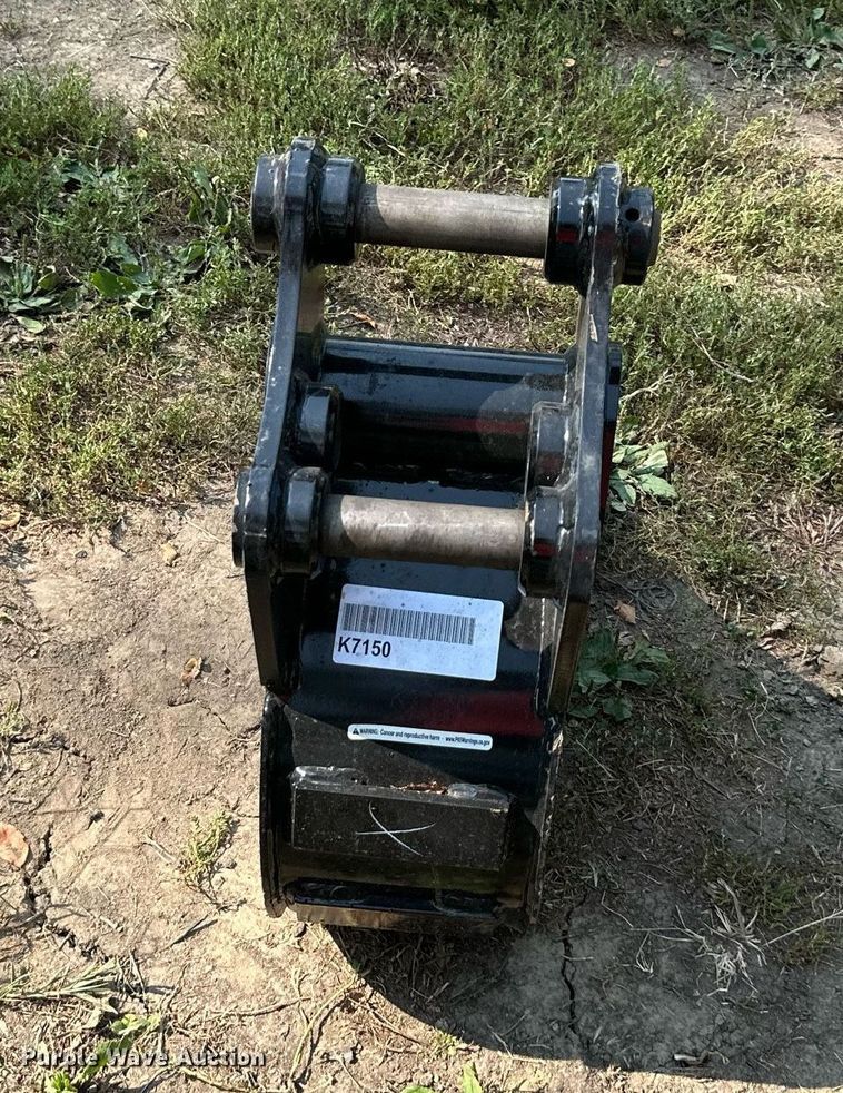 image for item DS2323 Kubota  excavator bucket